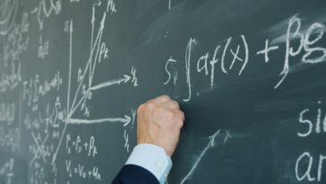 La baisse des taux de mathématiques de haut niveau dans le VCE contribue à creuser l'écart de compétences au niveau national