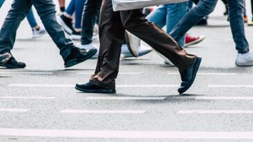 La réduction des déplacements domicile-travail en voiture est liée à l’environnement résidentiel, à l’état de santé et aux comportements liés à la santé