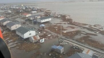 Le typhon laisse les villages inondés de l'Alaska confrontés à une reprise après la tempête bien plus difficile que la plupart des Américains ne connaîtront jamais.