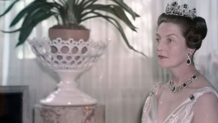 Le vol du Louvre comprenait le vol de célèbres bijoux portés par la famille royale française : « C'est notre histoire »