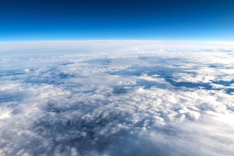 Les couleurs des microbes des nuages ​​pourraient nous aider à détecter la vie sur d'autres planètes