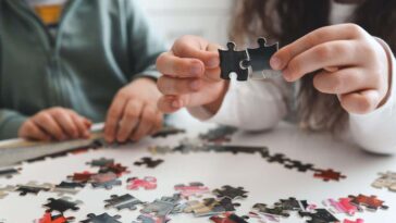 Les enfants aussi jeunes que 4 utilisent innovent les algorithmes de tri pour résoudre des problèmes