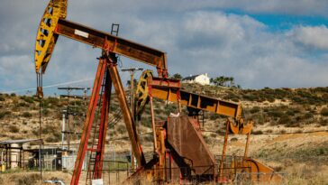 Les entreprises de combustibles fossiles contrôlent seulement 1,42 % des projets d’énergies renouvelables dans le monde, révèle une étude