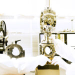 Modèle simplifié de Sachdev-Ye-Kitaev simulé sur un ordinateur quantique à ions piégés