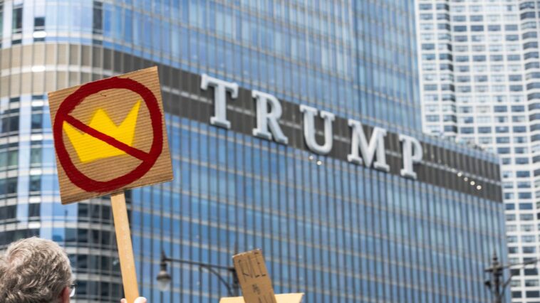 « Never Surrender » : No Kings prend une urgence particulière à Chicago