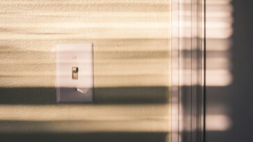 Pourquoi certaines personnes éteignent la lumière et d'autres non