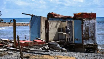 Près de 50 morts après l'ouragan Melissa qui ravage les Caraïbes