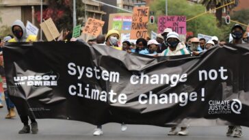 « Réduire, réutiliser, recycler » n'est qu'un discours des entreprises : le véritable changement doit venir de l'industrie des combustibles fossiles.