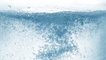 Un appareil manuel désinfecte l’eau potable avec des nanoparticules