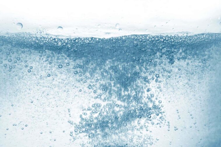 Un appareil manuel désinfecte l’eau potable avec des nanoparticules