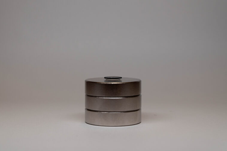 Un rotor en lévitation libre fait tourner des capteurs ultra précis pour la physique classique et quantique Un rotor en lévitation libre fait tourner des capteurs ultra précis pour la physique classique et quantique