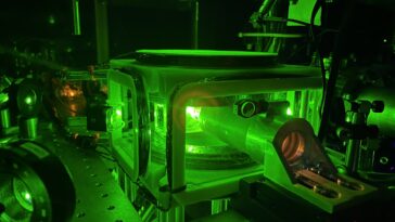 Une nouvelle approche évolutive pour réaliser un réseau de communication quantique basé sur des atomes d'ytterbium-171