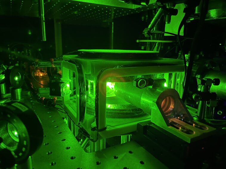 Une nouvelle approche évolutive pour réaliser un réseau de communication quantique basé sur des atomes d'ytterbium-171