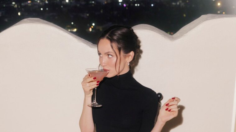 Se préparer, cocktail à la main, avec Maude Apatow à la Sunset Tower