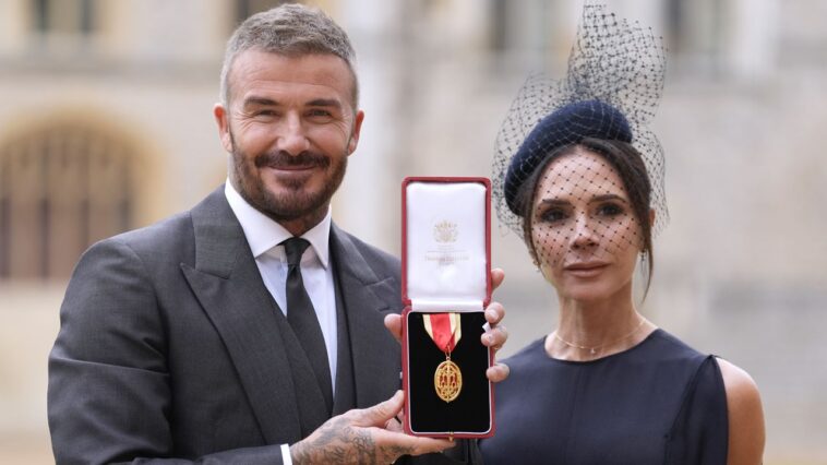 David Beckham est officiellement chevalier et Victoria a également un nouvel honneur royal David Beckham est officiellement chevalier et Victoria a également un nouvel honneur royal
