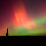 De graves tempêtes solaires pourraient déclencher des aurores généralisées et perturber les communications cette semaine