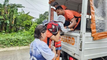 Des milliers de personnes évacuées alors que le typhon s'abat sur les Philippines