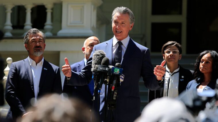 Gavin Newsom remporte la « Primaire d’attention ». Les initiés disent qu'il construit des infrastructures pour remporter une véritable primaire Gavin Newsom remporte la « Primaire d’attention ». Les initiés disent qu'il construit des infrastructures pour remporter une véritable primaire