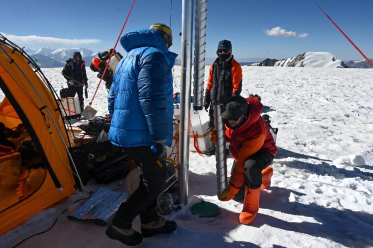 Grand pas en avant dans la quête pour aller au fond du mystère des glaces climatiques Grand pas en avant dans la quête pour aller au fond du mystère des glaces climatiques