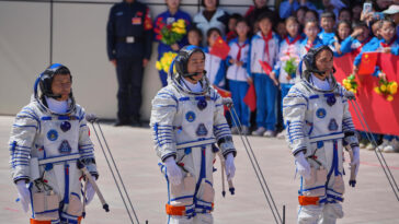 Les astronautes chinois bloqués sont « en bon état » après le retard du retour prévu des débris spatiaux