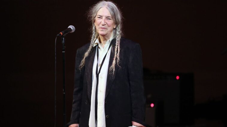 Patti Smith, écrivain prolifique et « Accidental Rockstar », écrit la plupart de son travail à la main