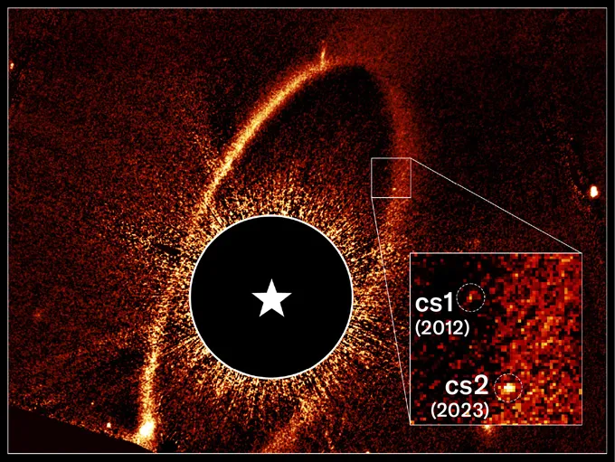 Image Hubble d'un nuage de poussière laissé par une collision et vestige de ce que les astronomes appelaient autrefois Fomalhaut B