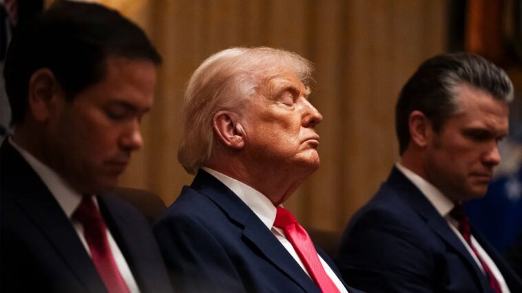 Trump, entre deux siestes apparentes, organise des auditions pour son successeur en 2028