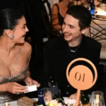 Timothée Chalamet remercie Kylie Jenner (et Mr. Wonderful) aux Golden Globes 2026