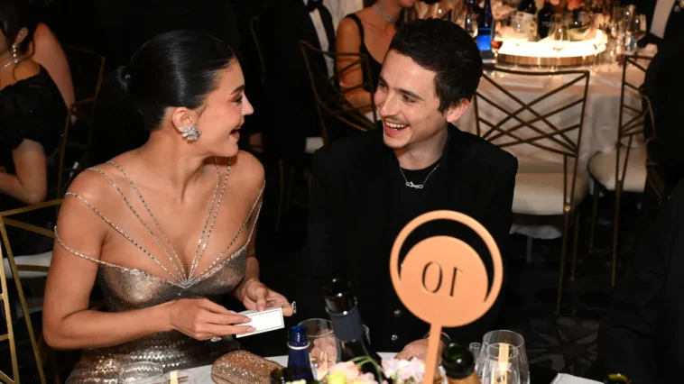 Timothée Chalamet remercie Kylie Jenner (et Mr. Wonderful) aux Golden Globes 2026