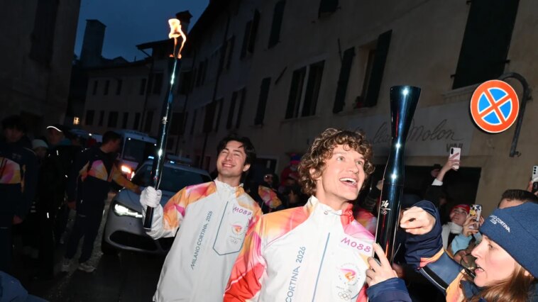 Hudson Williams et Connor Storrie gardent leur flamme allumée pour les Jeux olympiques d'hiver de 2026