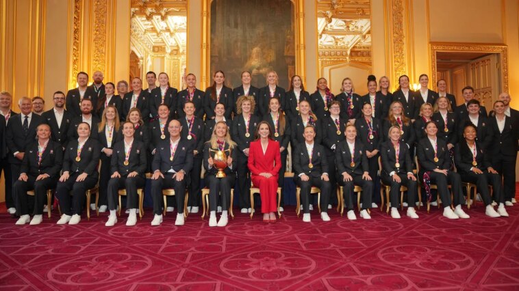 Comment le costume cramoisi de Kate Middleton fait un clin d'œil subtil à son amour pour le rugby