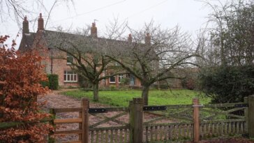 La nouvelle maison d'Andrew Mountbatten-Windsor, Marsh Farm, est un exil marécageux