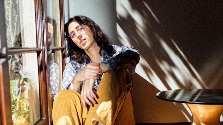 AG Cook est l'arme secrète de Charli XCX et a été vitale pour le moment