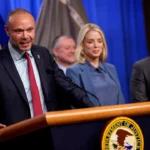 Dan Bongino revient par la porte tournante du FBI-Podcaster