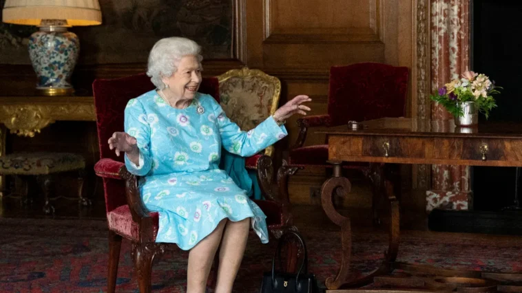 Un rare aperçu des appartements privés de la reine Elizabeth II au palais de Holyroodhouse