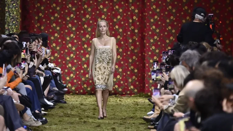 Le sexe était de retour sur les podiums de la Fashion Week de Paris, mais pas comme vous le pensez