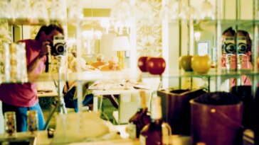 Le nouveau livre du photographe Larry Sultan raconte son enquête de toute une vie sur le théâtre difficile de la vie américaine