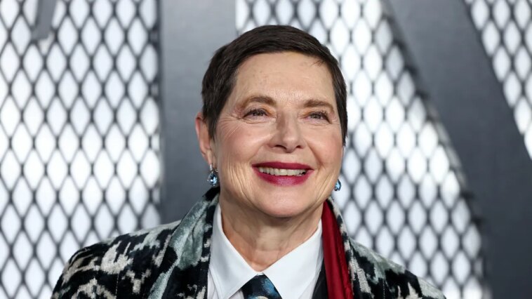 Isabella Rossellini continue de remettre en question le sens de la beauté