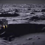 Un drone est montré en train de décoller de la surface de la Lune.