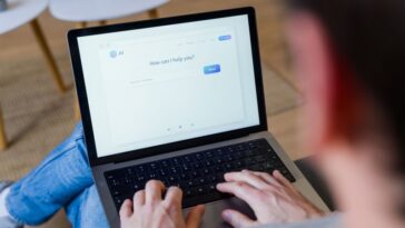 La saisie semi-automatique de l'IA peut façonner subtilement les opinions sur les questions sociales