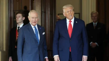 Le roi Charles envisage toujours de se rendre aux États-Unis malgré les critiques de Trump à l'égard du Royaume-Uni