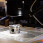 Lorsque la pression est retombée, ce supraconducteur semble battre des records