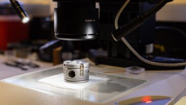 Lorsque la pression est retombée, ce supraconducteur semble battre des records