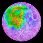 Une carte en fausses couleurs de la lune montre le thorium concentré dans une région sur la face visible, le site d'atterrissage de Blue Ghost étant encerclé à l'extérieur de cette zone.