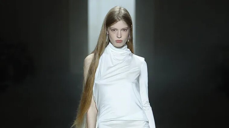 Vivian Wilson, la fille séparée d'Elon Musk, marche pour Gucci à la Fashion Week de Milan 2026