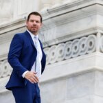 Le bienfaiteur d'Eric Swalwell à Beverly Hills se demande s'il a raté « un grand secret connu à Washington »