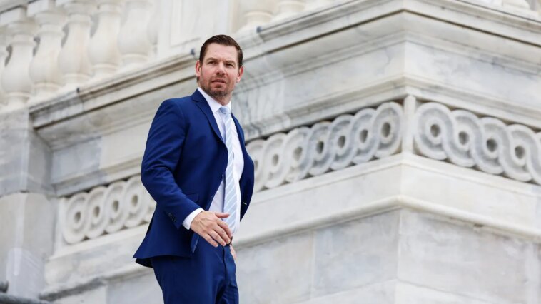 Le bienfaiteur d'Eric Swalwell à Beverly Hills se demande s'il a raté « un grand secret connu à Washington »
