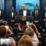 Donald Trump s'exprime après la fusillade lors du dîner des correspondants de la Maison Blanche : « Ce sont des gens fous »