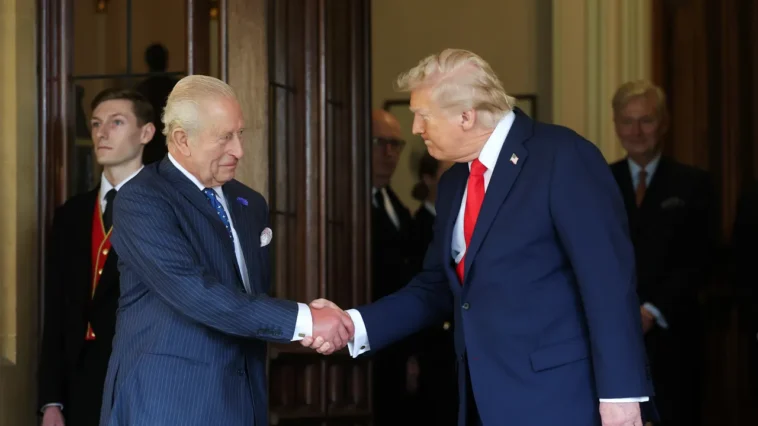Le roi Charles ne « prendra pas parti » entre Donald Trump et Keir Starmer, mais il peut aider à réparer l'alliance