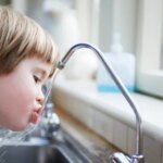 Le fluorure présent dans l’eau potable aux États-Unis ne réduit pas le QI, selon une nouvelle étude
